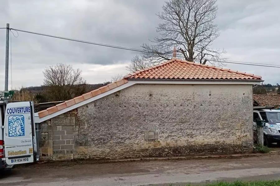 Réalisation d'une zinguerie à Champagnac par Sébastien Menentaud, couvreur à Champagnac